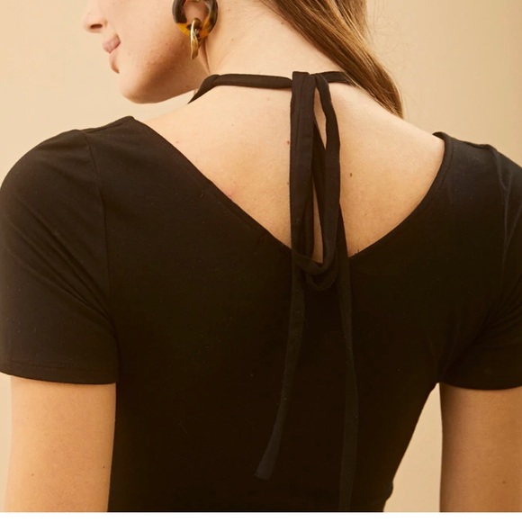 Krisa CUTOUT TEE BNWT XS - Picture 3 of 4